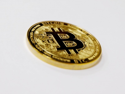Сувенирная монета Bitcoin - золото
